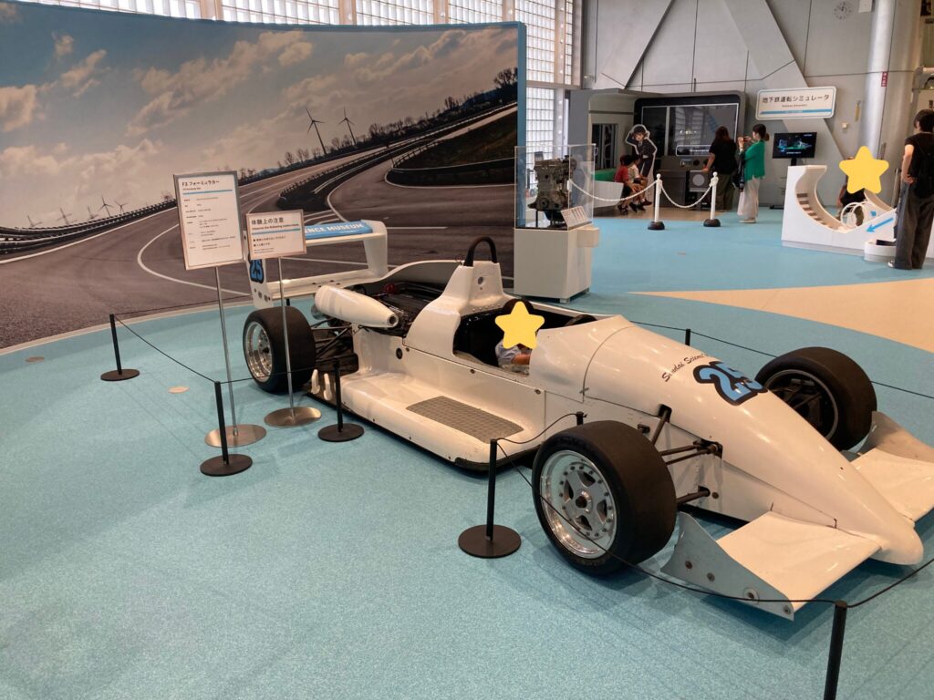 仙台市科学館で実際に乗って体験できるフォーミュラカーの展示